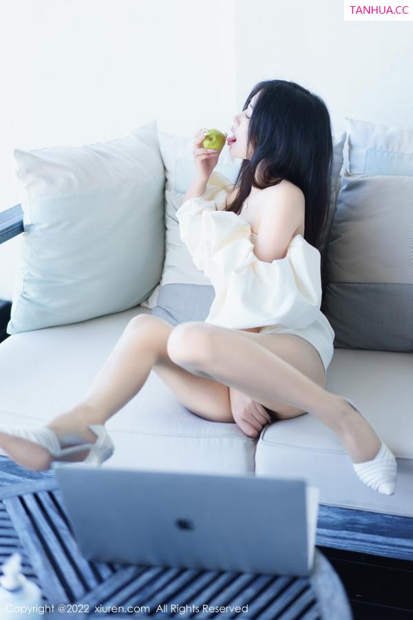 laura阿姣  [XiuRen]高清写真图 2022.12.22 No.6032 laura阿姣 三亚旅拍第41张图片